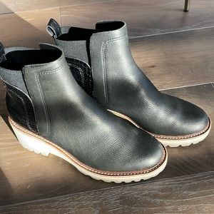 DV BY DOLCE VITA WOMENS RIELLE WEDGE BOOT - BLACK
- Sz 8